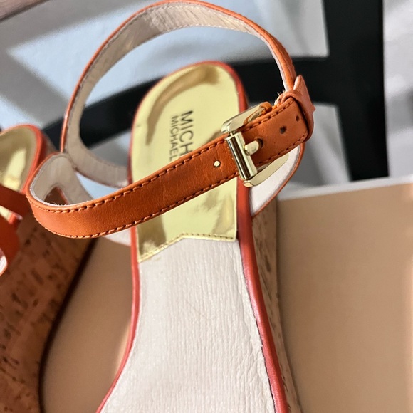 MICHAEL KORS NIB AUTHENTIC BURNT ORANGE PYRAMID GOLD-TONE PLATFORM SANDALS - Picture 10 of 17